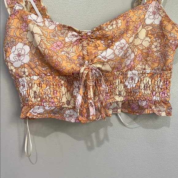 Le lis Floral Smocked Shirred Crop Top Size Small - Picture 3 of 5